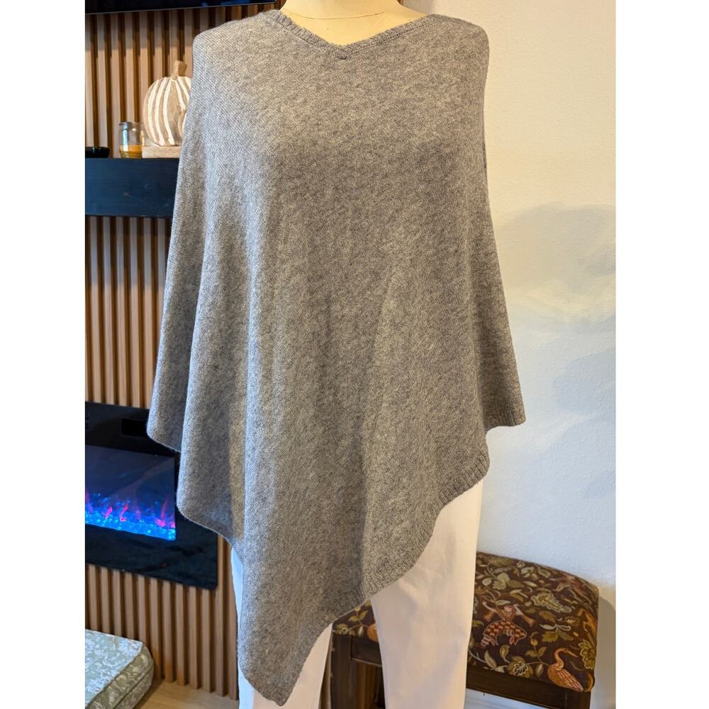 Beryll Los Angeles 100% Cashmere Gray V-Neck Poncho Cape NWT Made in USA